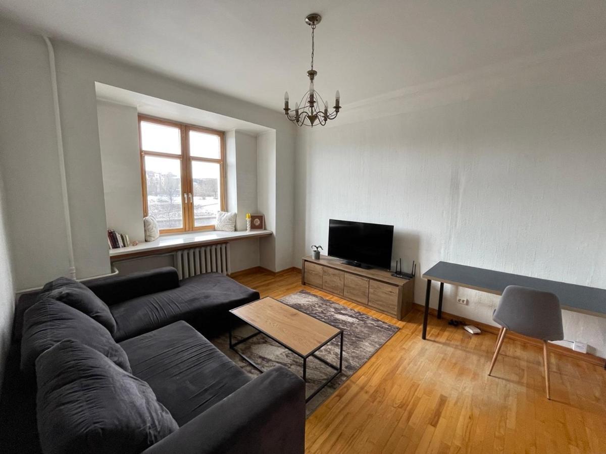 A Cozy Apartment With A Wonderful View Of The River In The Old Town Of Βίλνιους Εξωτερικό φωτογραφία